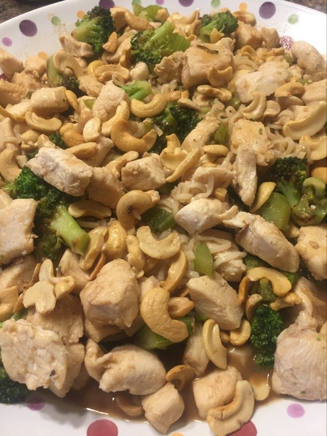 Cashew Chicken & Broccoli Stir-Fry